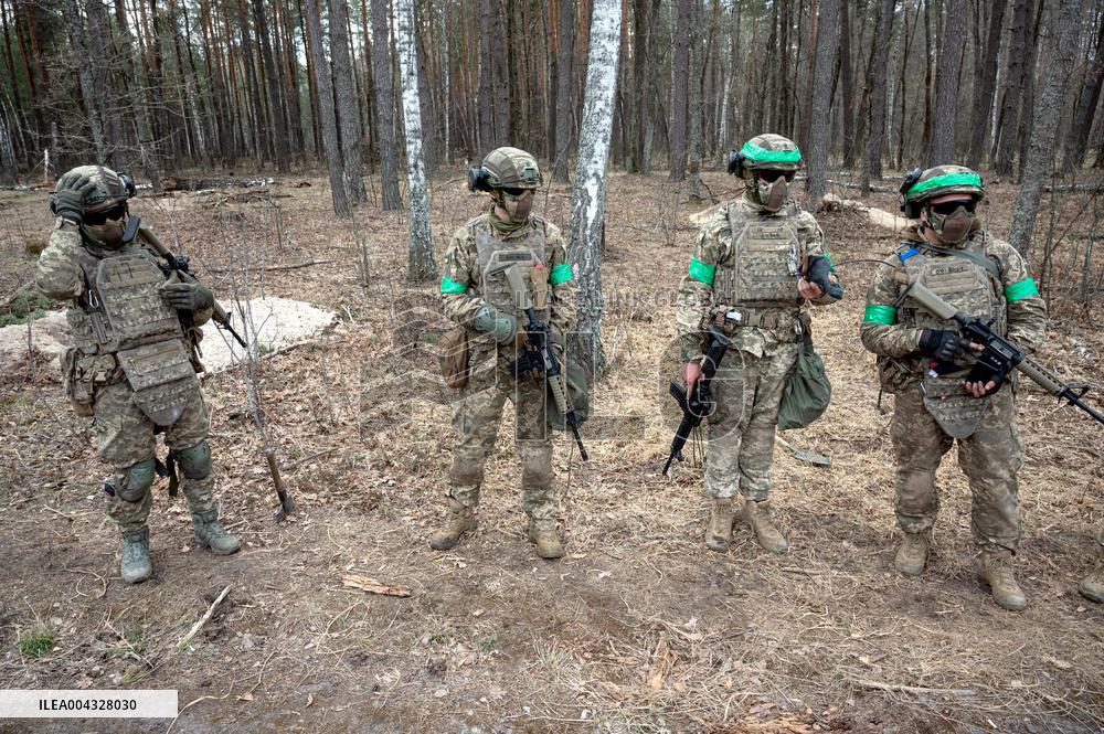 Drills of military volunteers enlisted under "Contract 18-24" programme