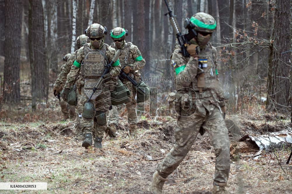 Drills of military volunteers enlisted under "Contract 18-24" programme