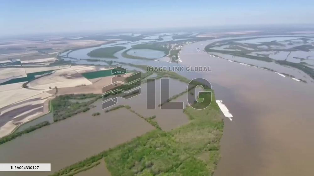 US: Aerial Footage of Flooded Area Around Mississippi River