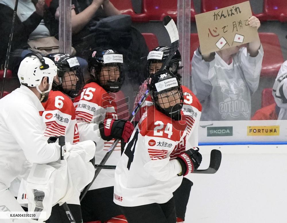 Ice hockey: Women's world championship
