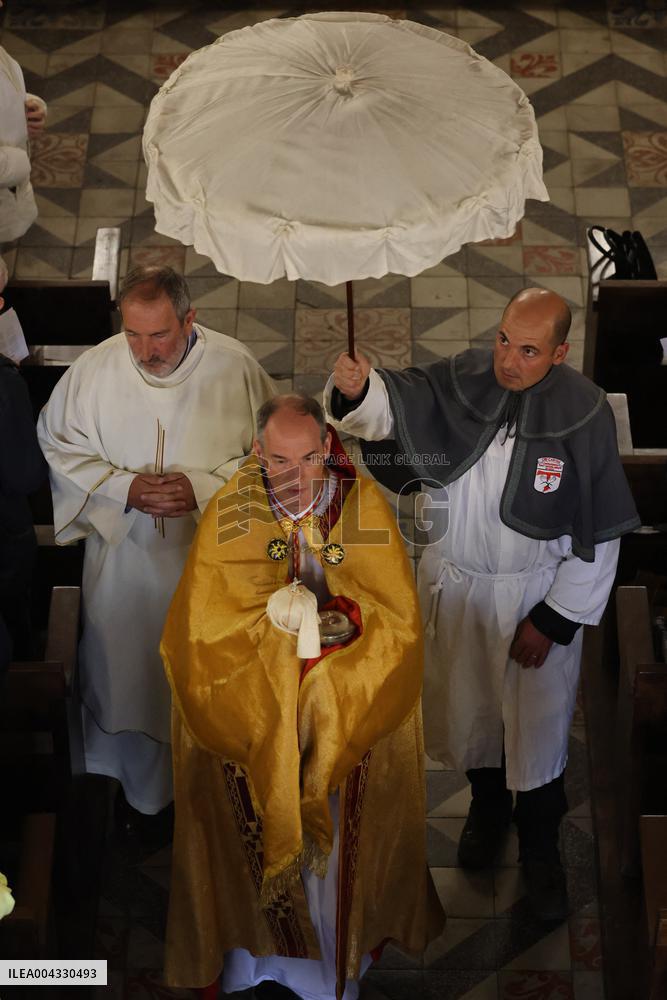 The Traditional Mass With The Lavanda - Calvi