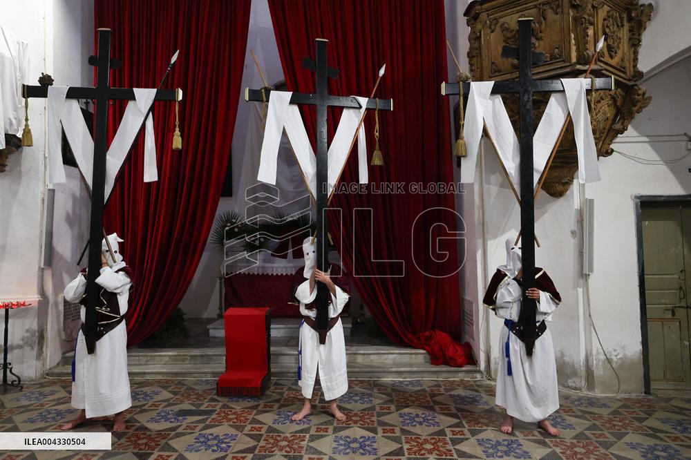 The Traditional Mass With The Lavanda - Calvi