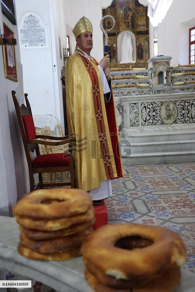 The Traditional Mass With The Lavanda - Calvi
