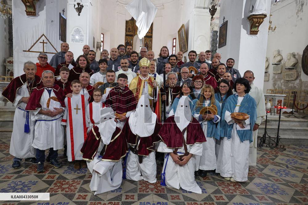 The Traditional Mass With The Lavanda - Calvi