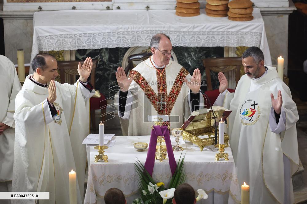 The Traditional Mass With The Lavanda - Calvi