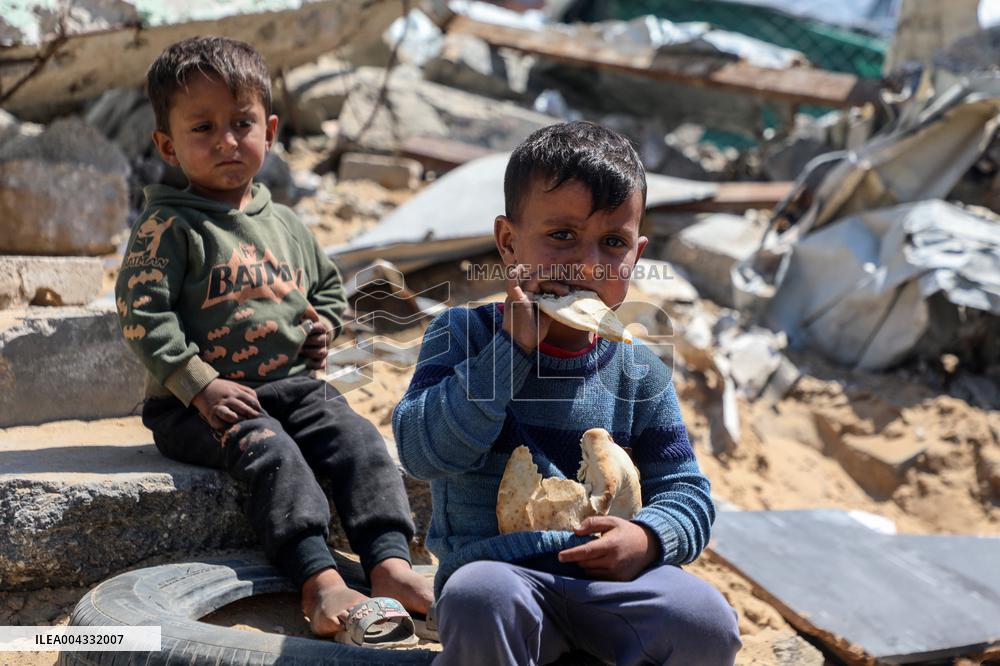 Displaced Palestinians At Shelter - Gaza City