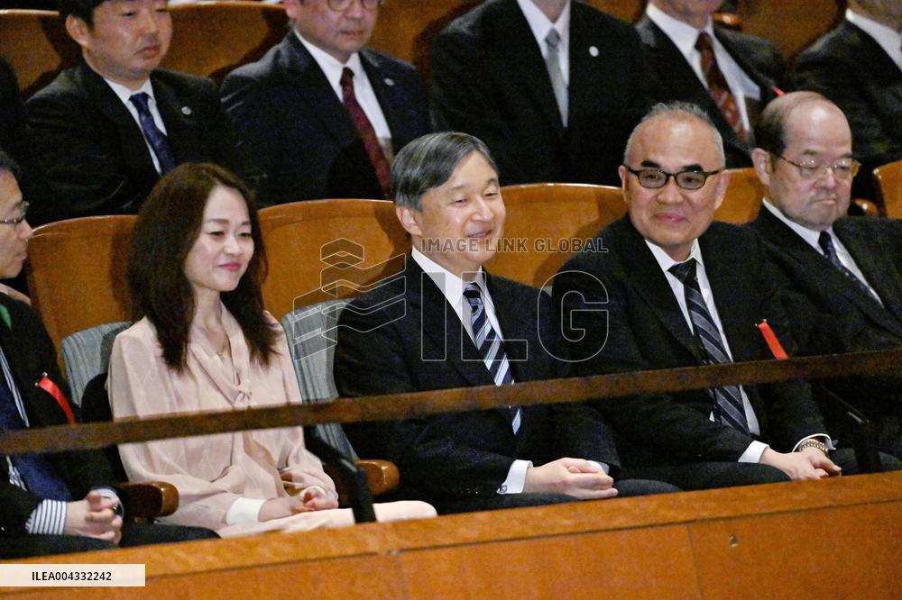 Emperor visits New National Theatre