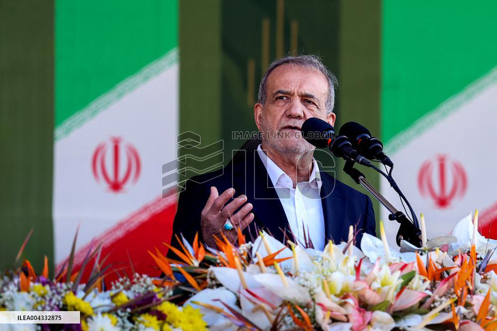 President Masoud Pezeshkian attend annual Army Day - Tehran