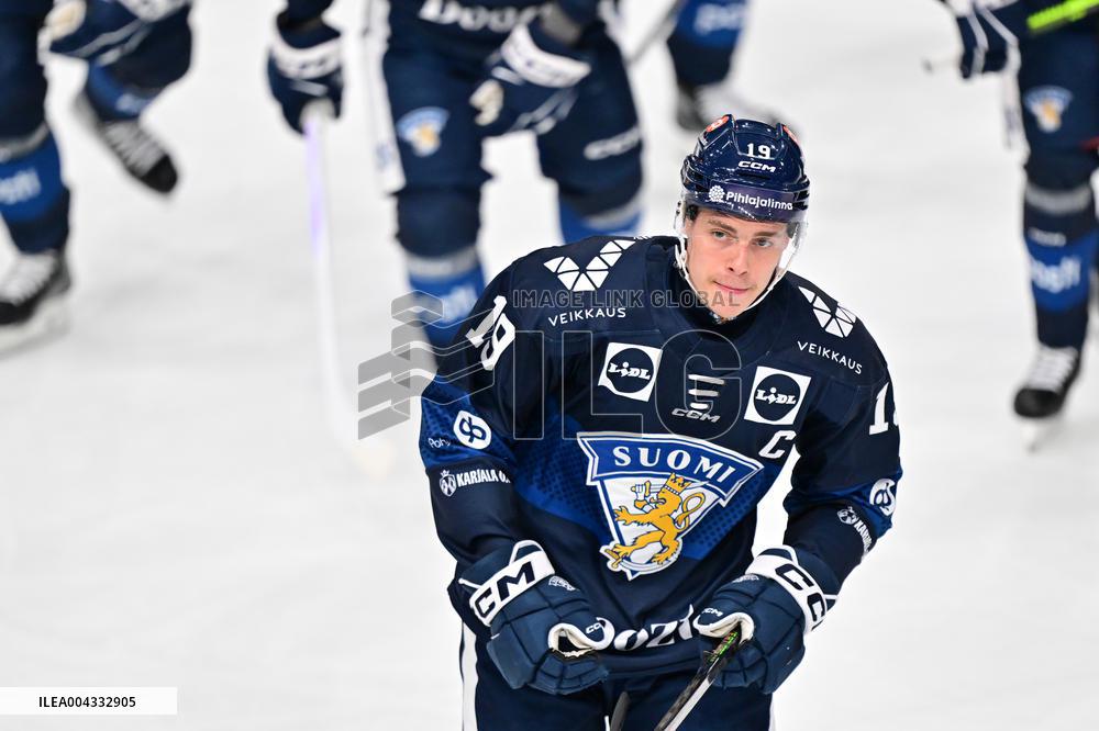 ICE HOCKEY SWEDEN-FINLAND