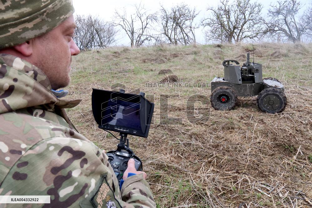 Training of operators of ground robotic systems