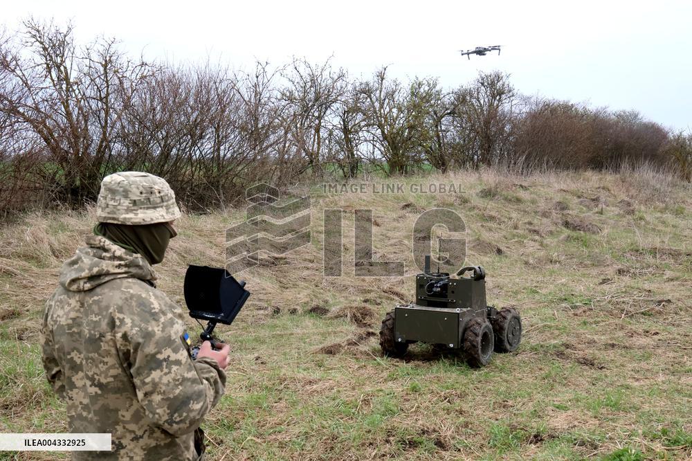 Training of operators of ground robotic systems