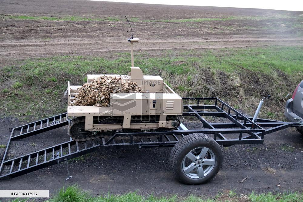 Training of operators of ground robotic systems