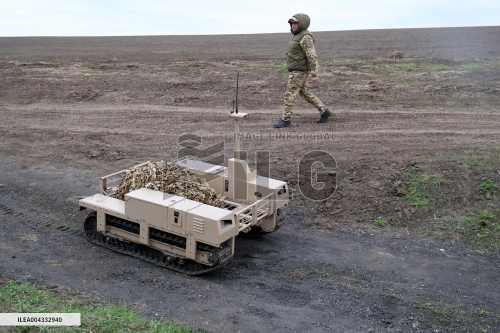 Training of operators of ground robotic systems