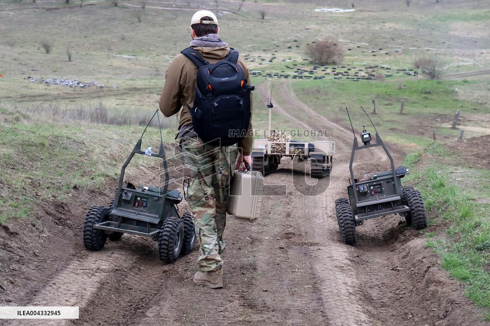 Training of operators of ground robotic systems
