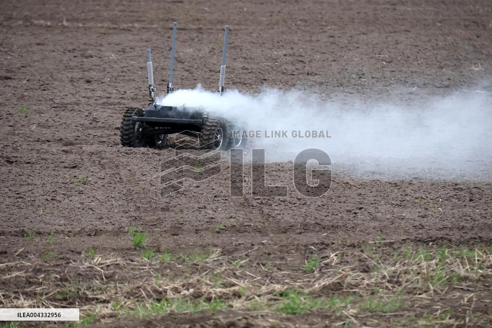 Training of operators of ground robotic systems