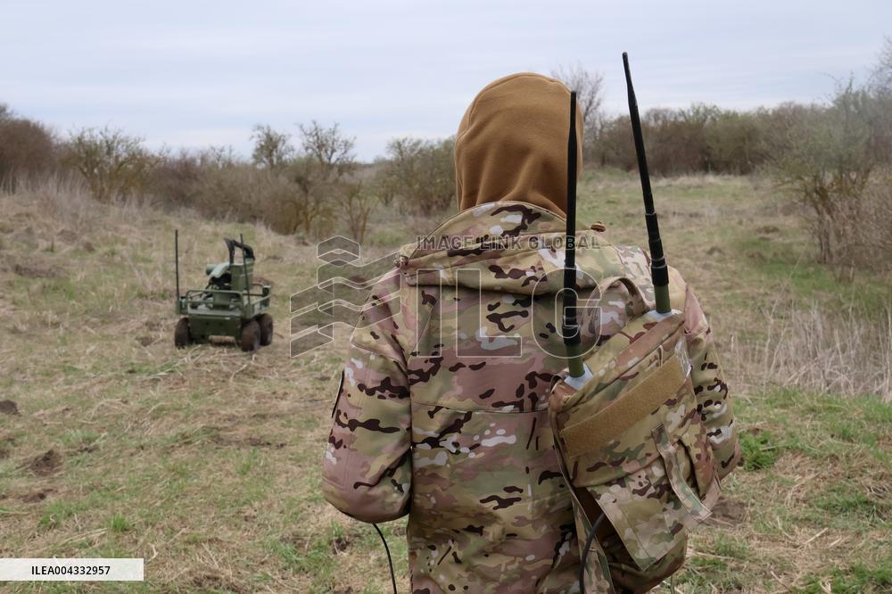 Training of operators of ground robotic systems