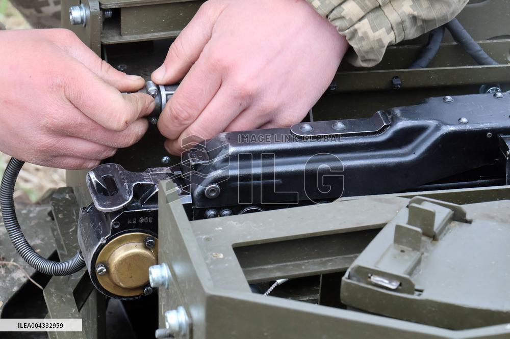 Training of operators of ground robotic systems