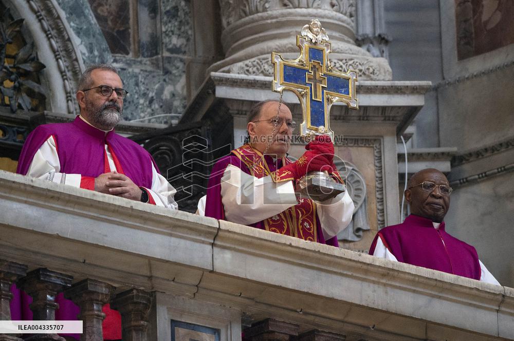 Exposition of the Relic of the Holy Cross - Vatican