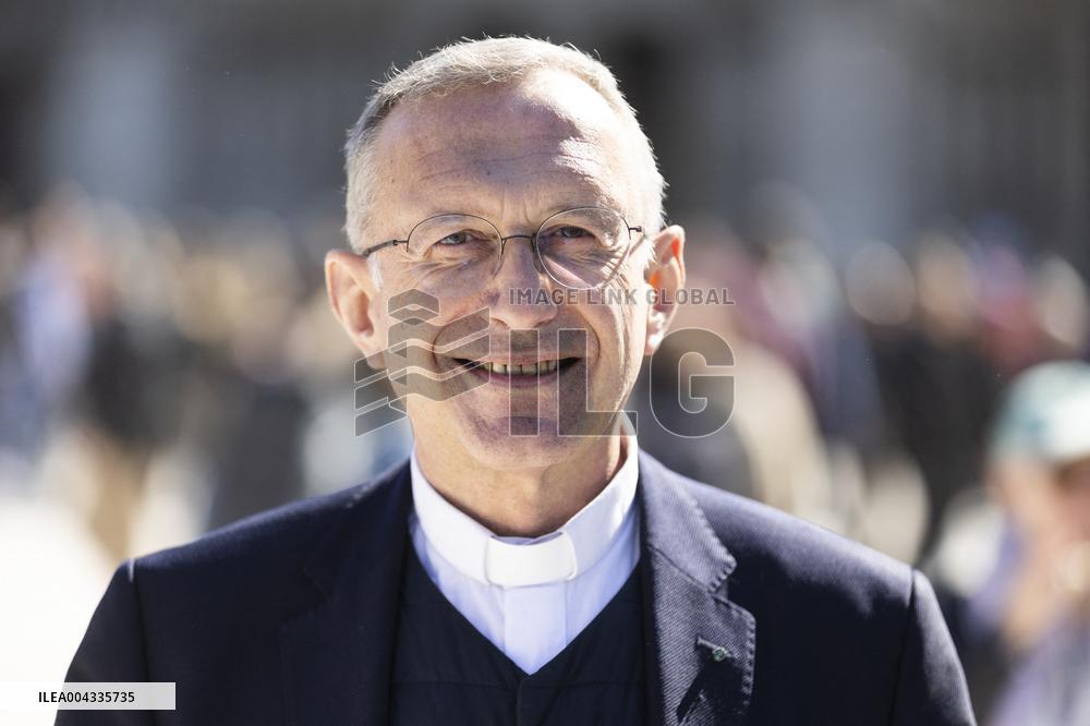 Bishop Olivier Ribadeau Dumas At Cathedral Notre-Dame de Paris - Paris