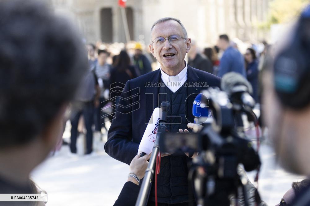 Bishop Olivier Ribadeau Dumas At Cathedral Notre-Dame de Paris - Paris