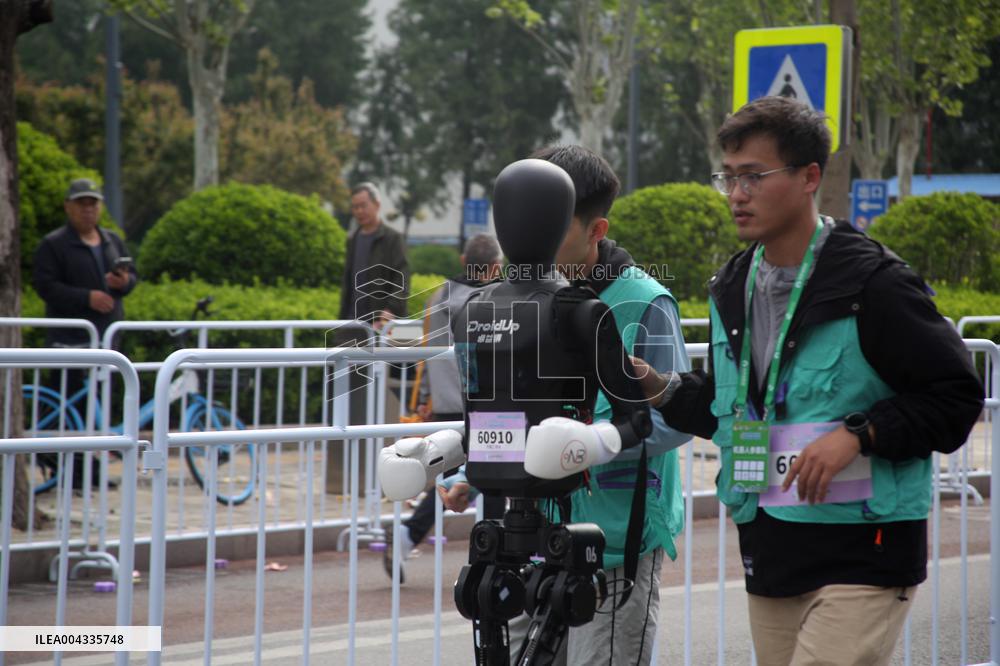 World First Humanoid Robot Half Marathon in Beijing