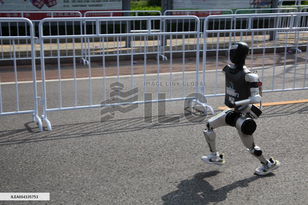 World First Humanoid Robot Half Marathon in Beijing