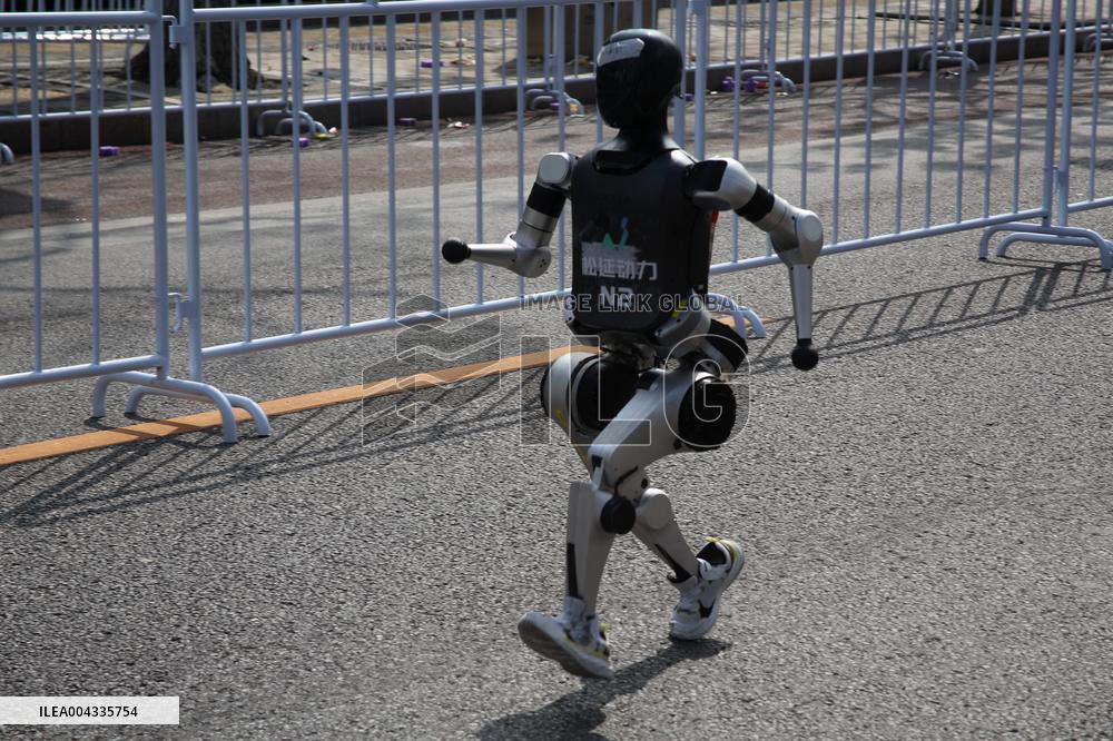World First Humanoid Robot Half Marathon in Beijing