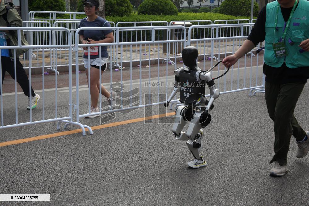 World First Humanoid Robot Half Marathon in Beijing