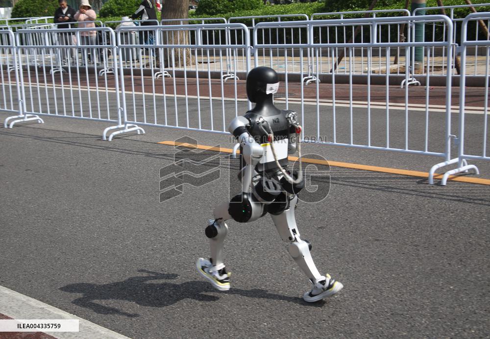 World First Humanoid Robot Half Marathon in Beijing
