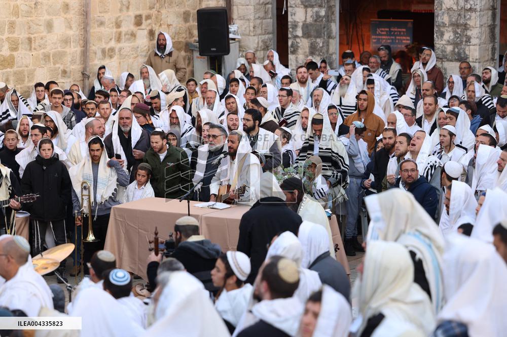 Passover Morning Prayer - Israel