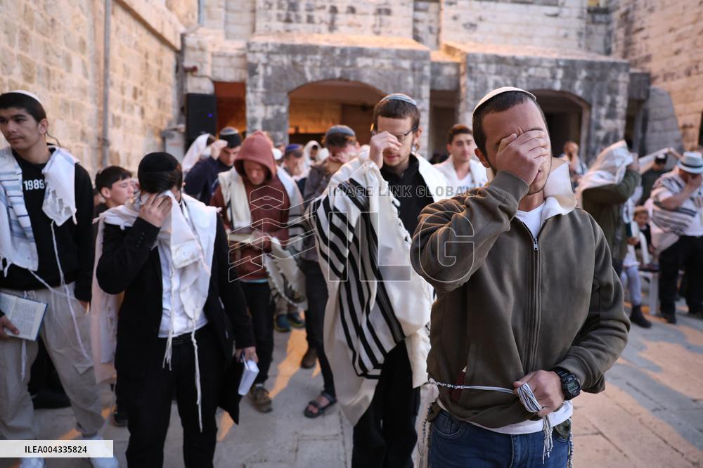 Passover Morning Prayer - Israel
