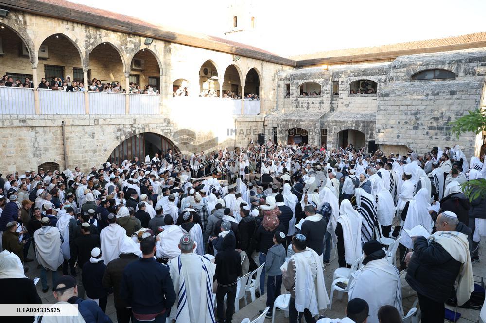 Passover Morning Prayer - Israel