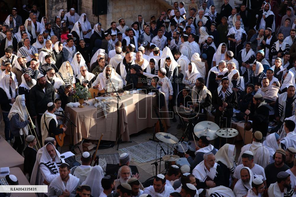 Passover Morning Prayer - Israel
