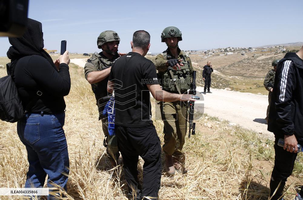 Palestinians confront Israeli soldiers in West Bank city of Hebron