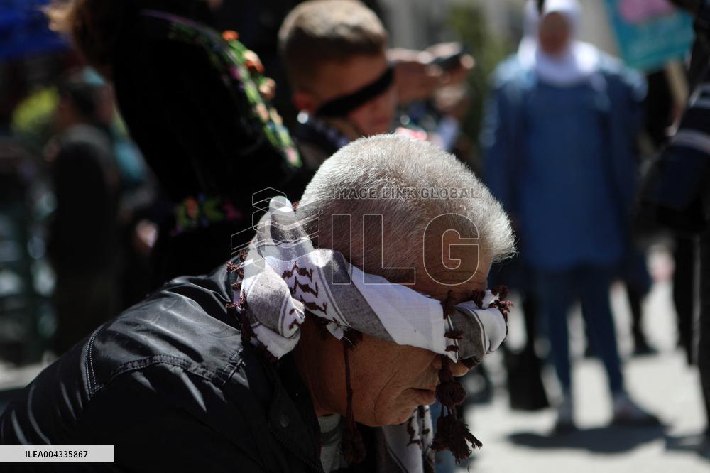 Palestinians confront Israeli soldiers in West Bank city of Hebron