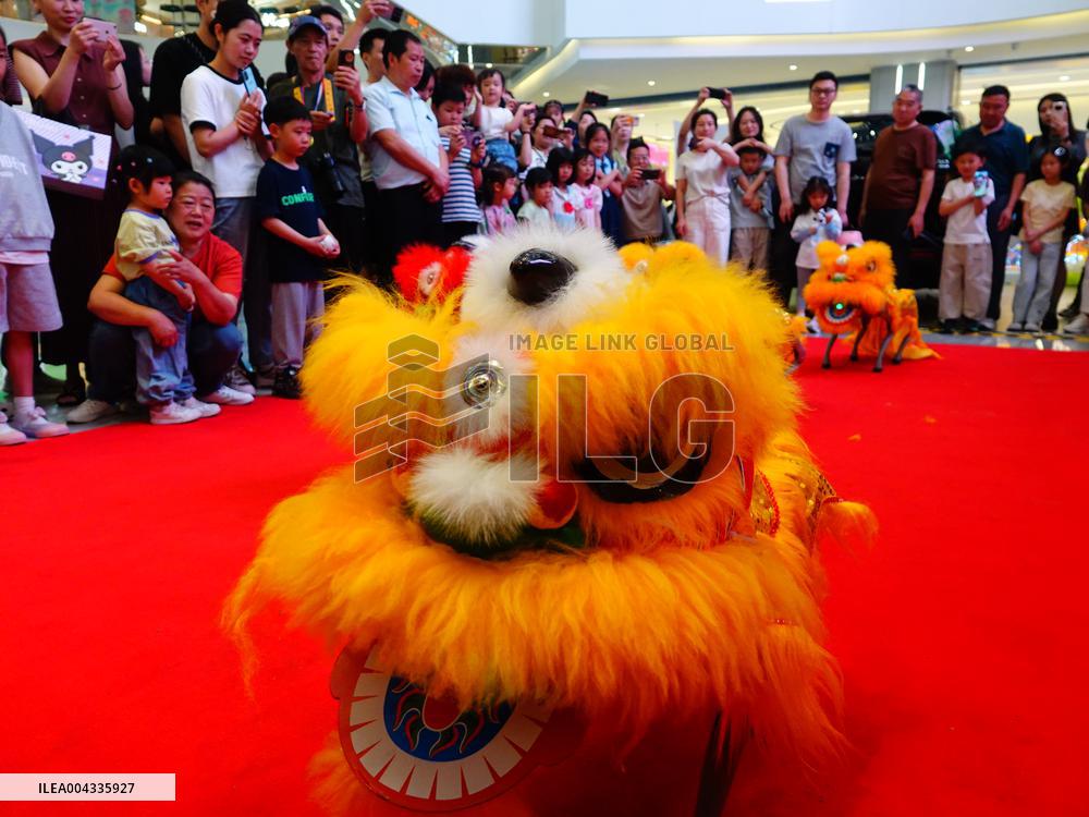 Robot Lion Dance