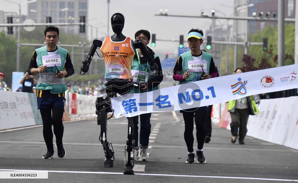 Humanoid Robots Half-Marathon - Beijing