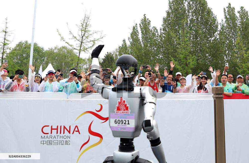 Humanoid Robots Half-Marathon - Beijing