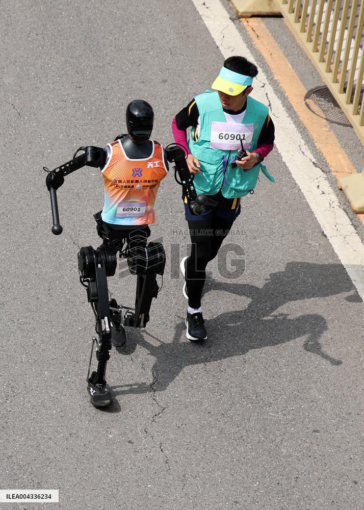 Humanoid Robots Half-Marathon - Beijing