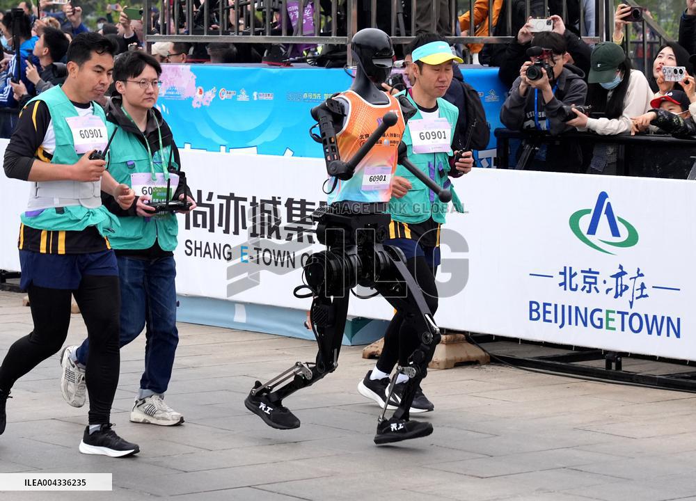 Humanoid Robots Half-Marathon - Beijing