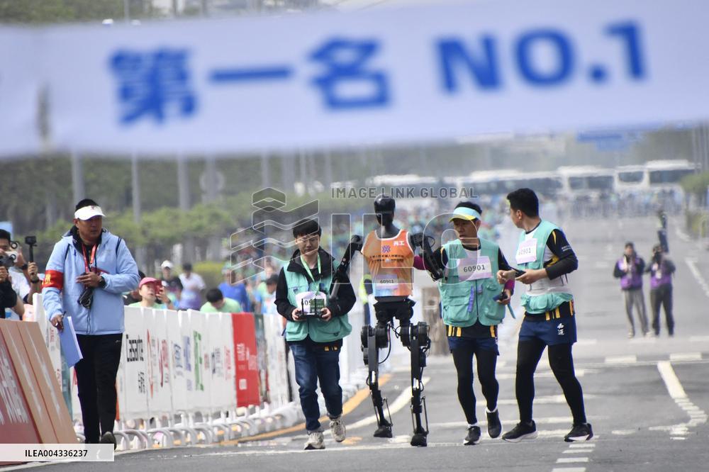 Humanoid Robots Half-Marathon - Beijing