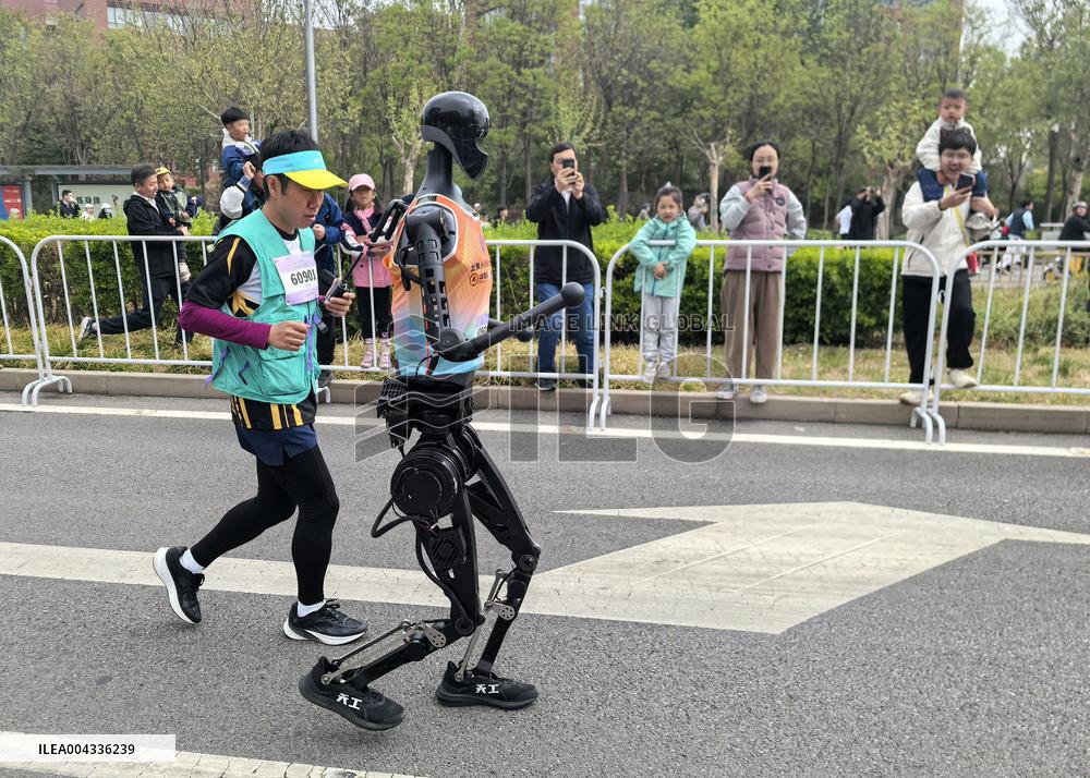 Humanoid Robots Half-Marathon - Beijing