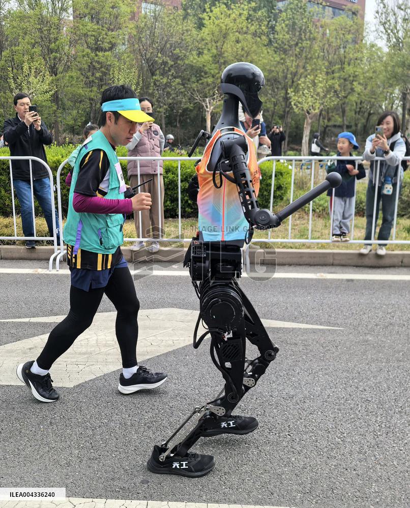 Humanoid Robots Half-Marathon - Beijing