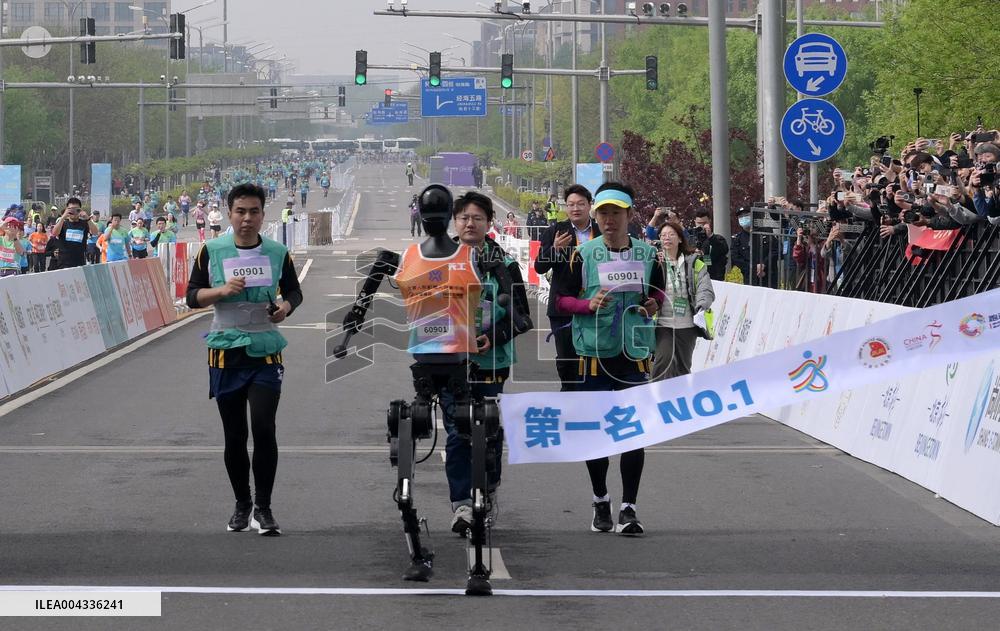 Humanoid Robots Half-Marathon - Beijing