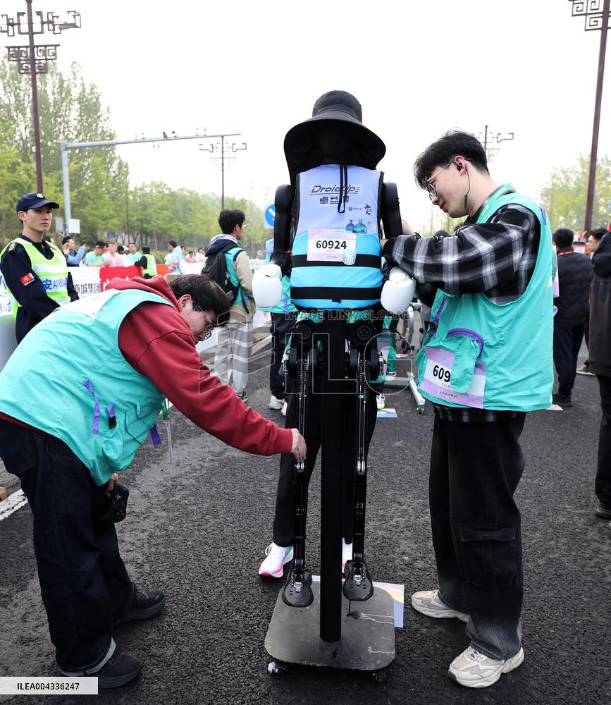 Humanoid Robots Half-Marathon - Beijing