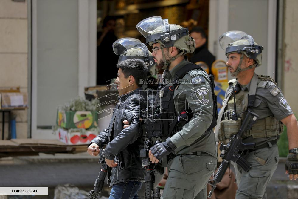 Israeli Army Arrests A Palestinian Boy - Hebron
