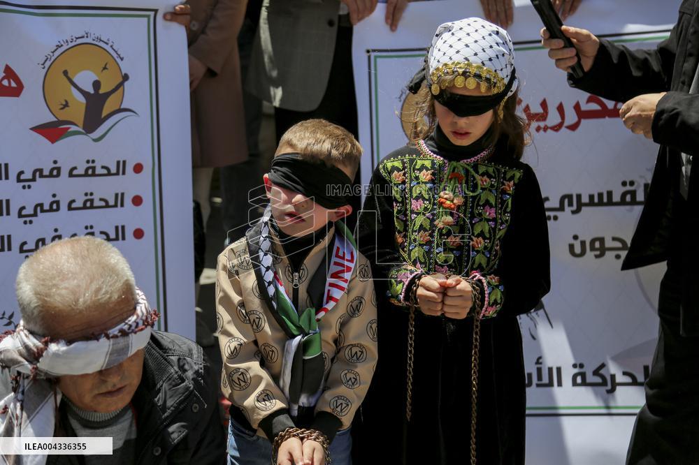 Palestinians protest in Hebron