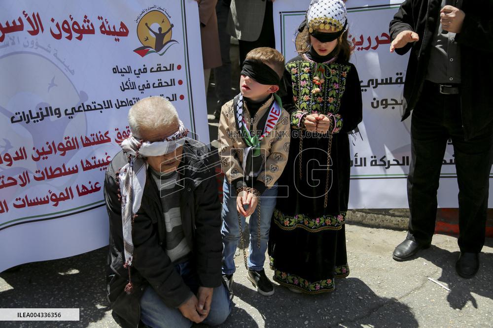 Palestinians protest in Hebron