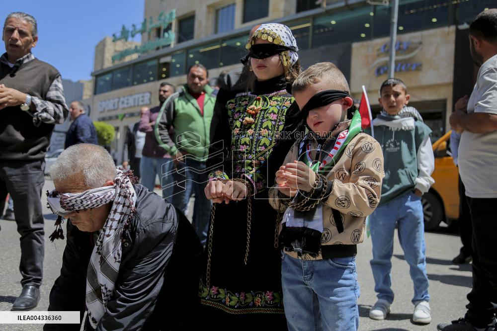 Palestinians protest in Hebron