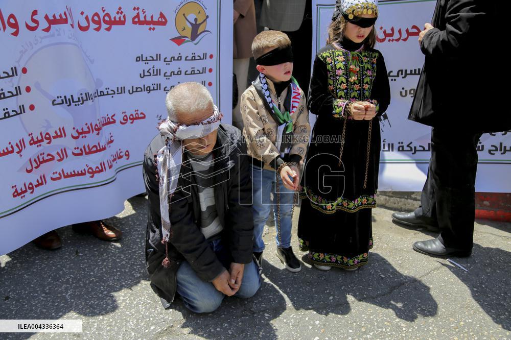 Palestinians protest in Hebron